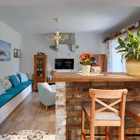 Nicolara By Interhome